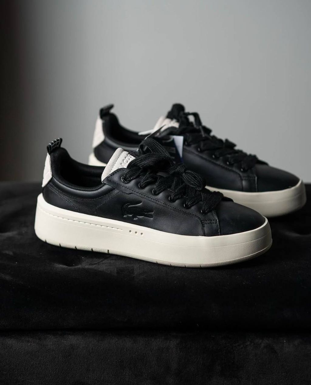 Жіночі кеди Lacoste чорні